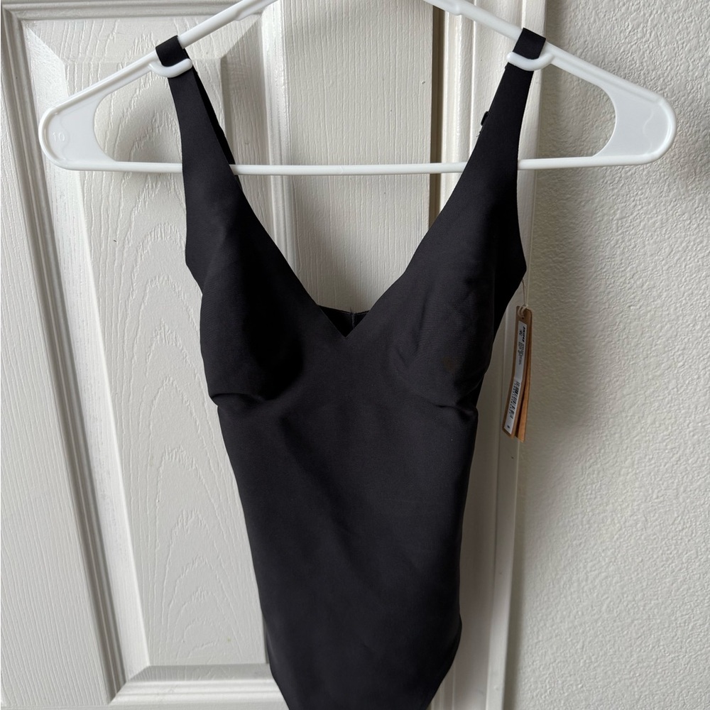 *SOLD on Mericari* Skims Black V-Neck Bodysuit